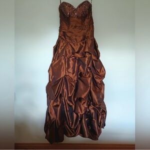 STRAPLESS DRESS -  FITS LIKE A 14/16